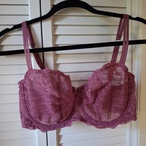 Chantelle Lace Underwire Bra in Pink